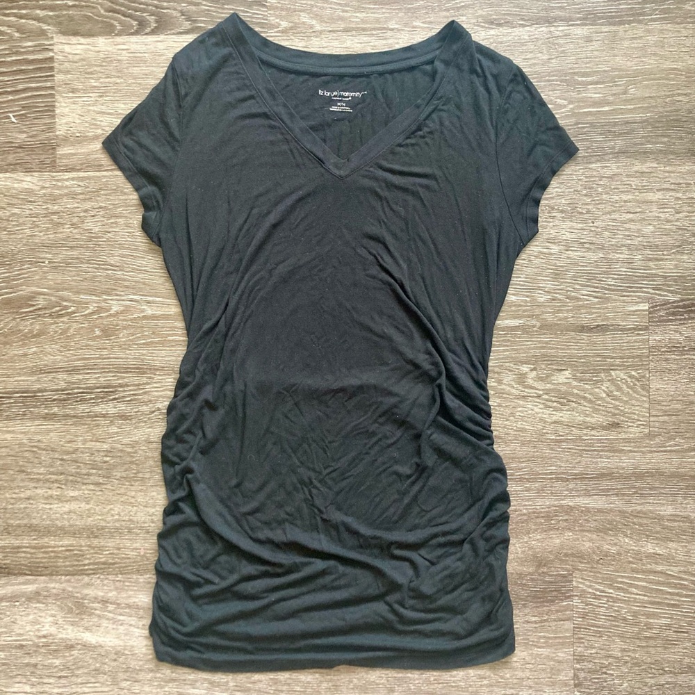 Liz Lange maternity solid black v neck tee in size medium